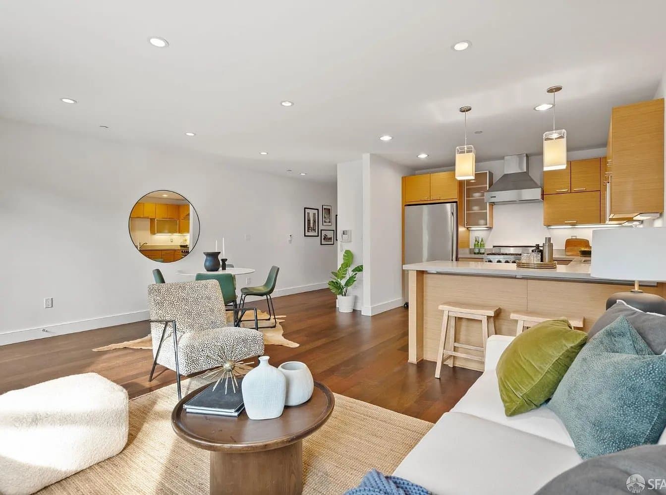 San Francisco - Nob/Russian Hill - condo interior